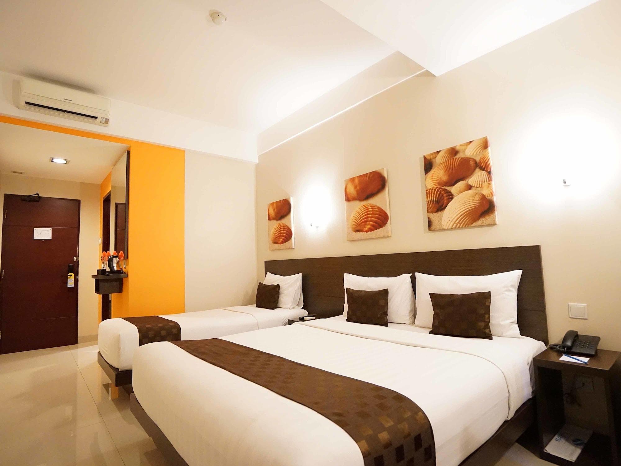 Solaris Hotel Malang Exteriör bild