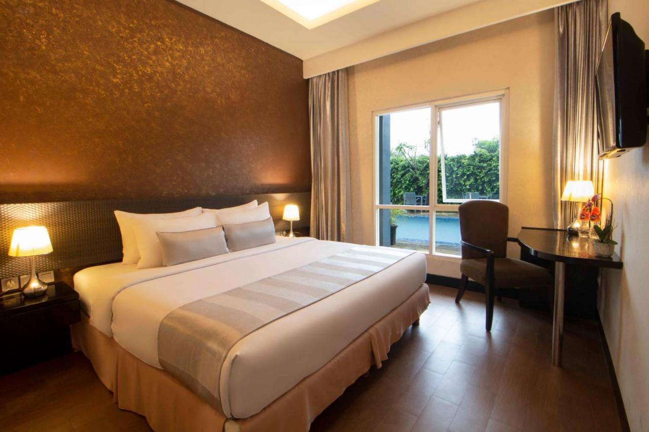 Solaris Hotel Malang Exteriör bild