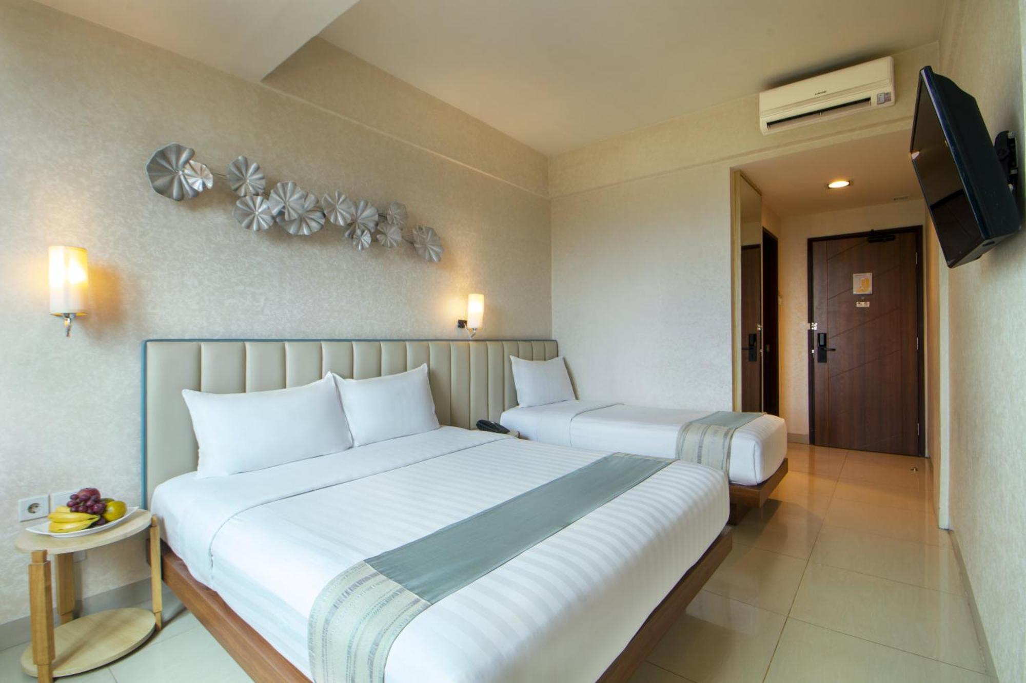 Solaris Hotel Malang Exteriör bild